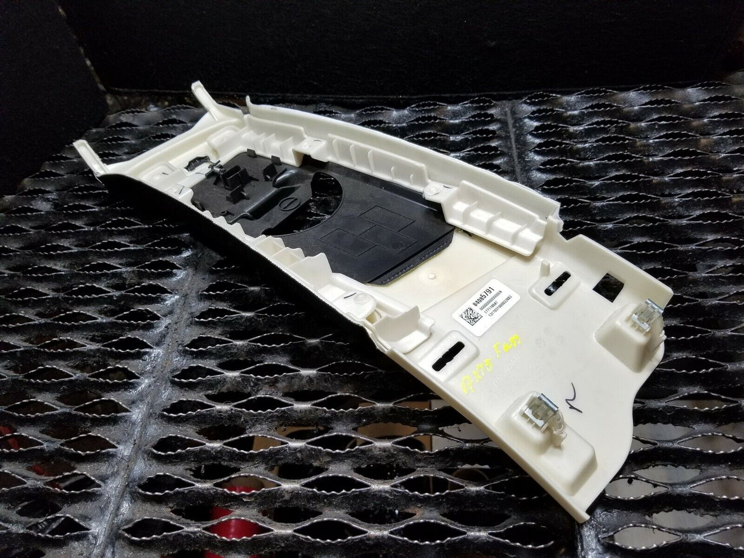 17 18 19 20 Cadillac Xt5 Upper B Pillar Trim Right Passenger Side OEM 34k