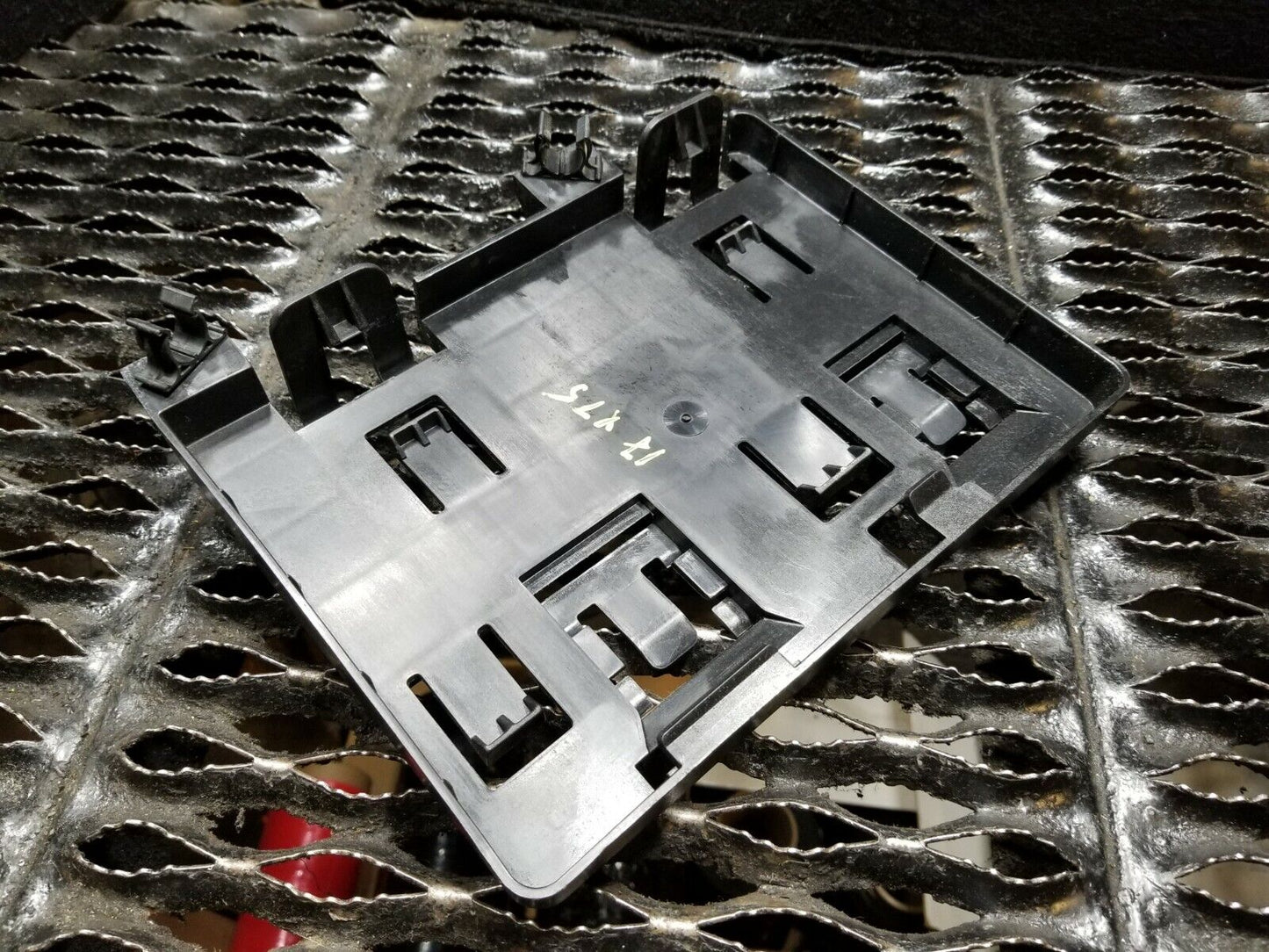 17 18 19 20 Cadillac Xt5 Engine Control Module Bracket OEM 34k