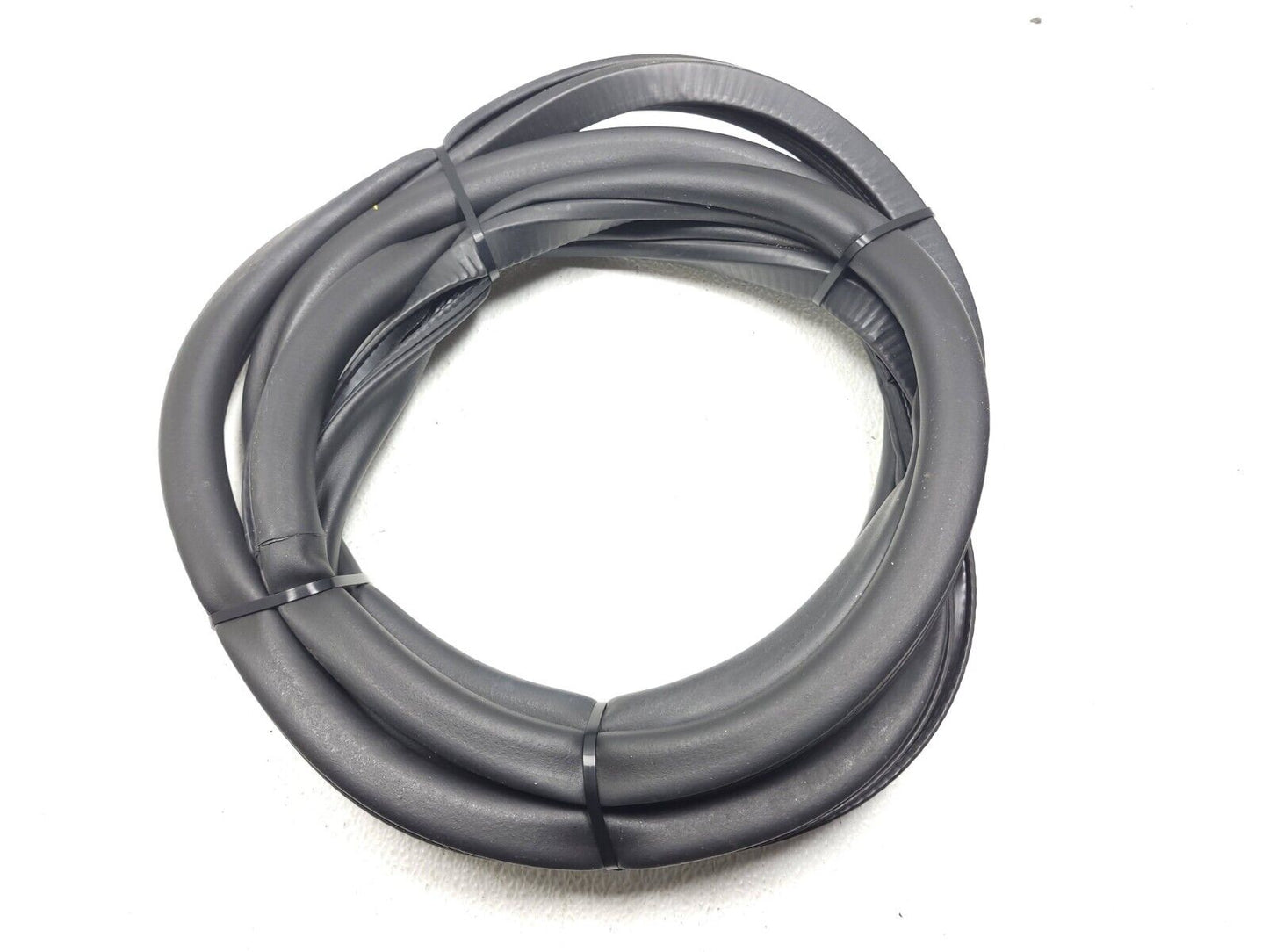 14 15 16 17 18 Jeep Cherokee Door Weatherstrip Seal Front Right Pass Side OEM