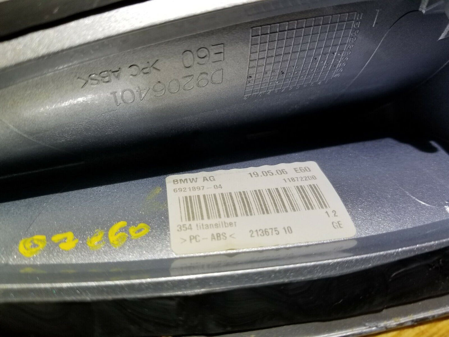 04 05 06 07 BMW 530xi E60 Shark Fin Roof Antenna Cover OEM