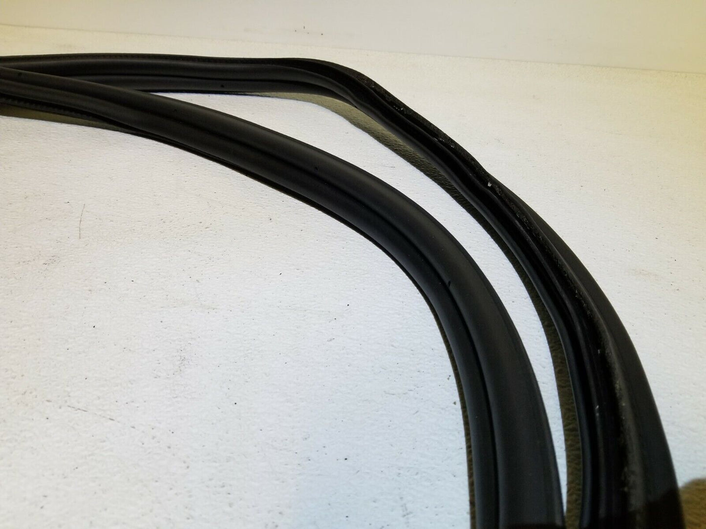 06 07 08 09 Range Rover Sport Rear Trunk Tailgate Weatherstrip Seal OEM