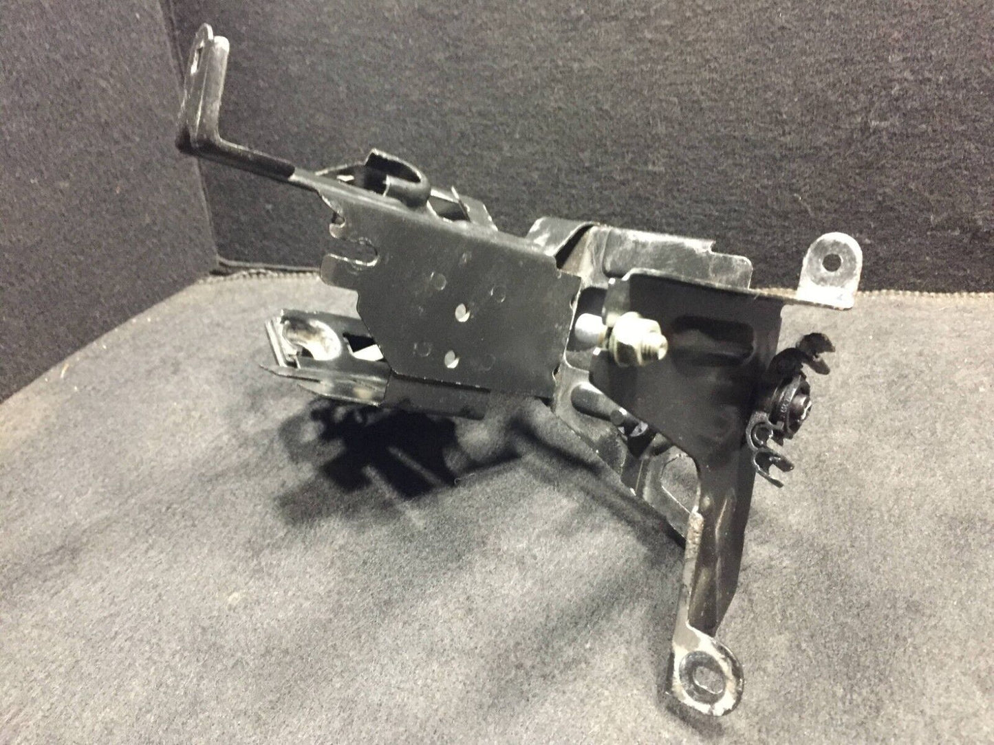 2002 2003 2004 2005 VW Passat B5 ABS Pump Module Mount Bracket OEM D23