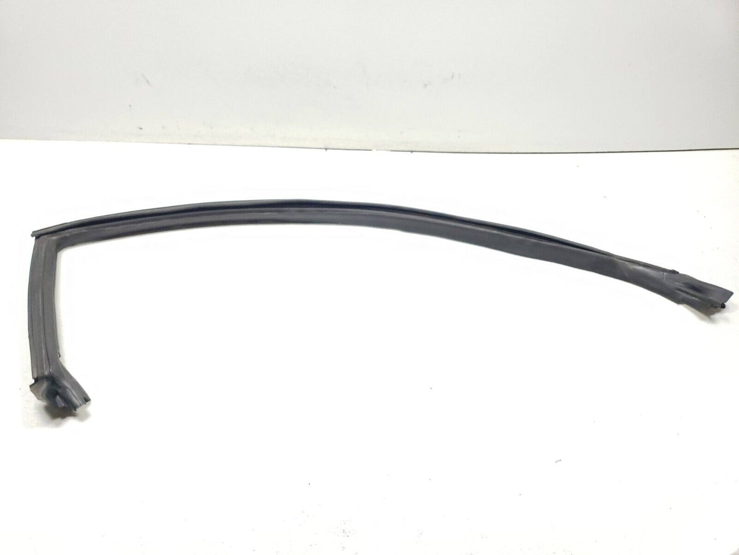 15 16 17 18 Dodge Challenger Right Pass Upper Door Body Weatherstrip Seal OEM