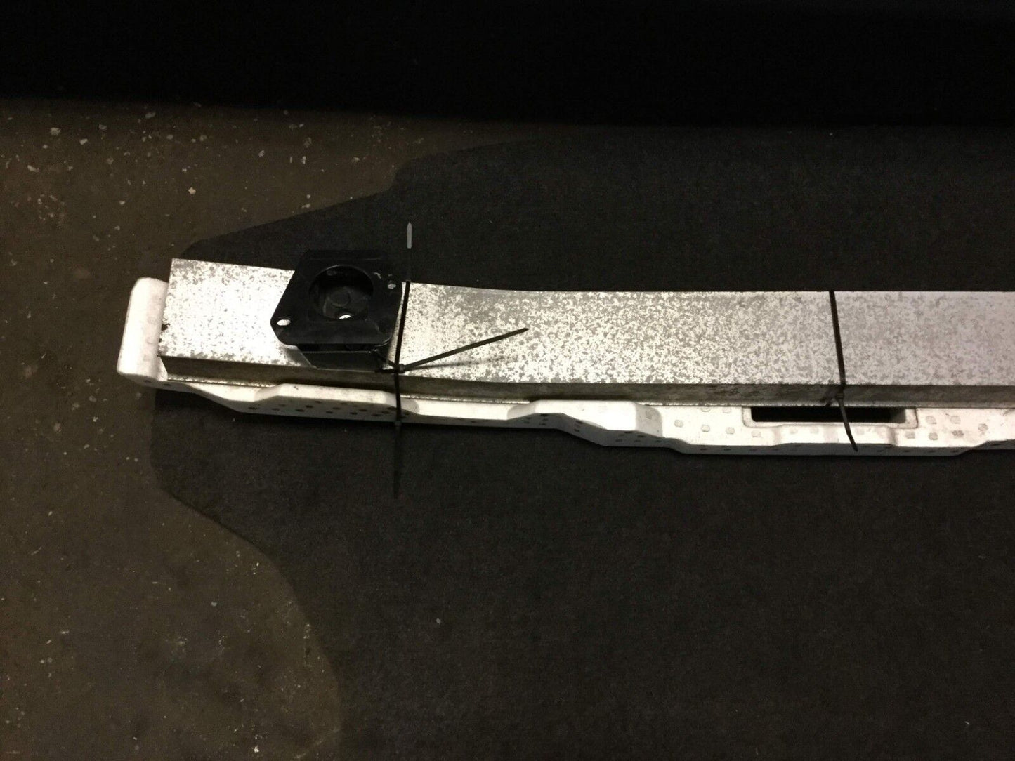 04 05 06 07 08 09 Toyota Prius Rear Bumper Reinforcement W/  Foam  OEM