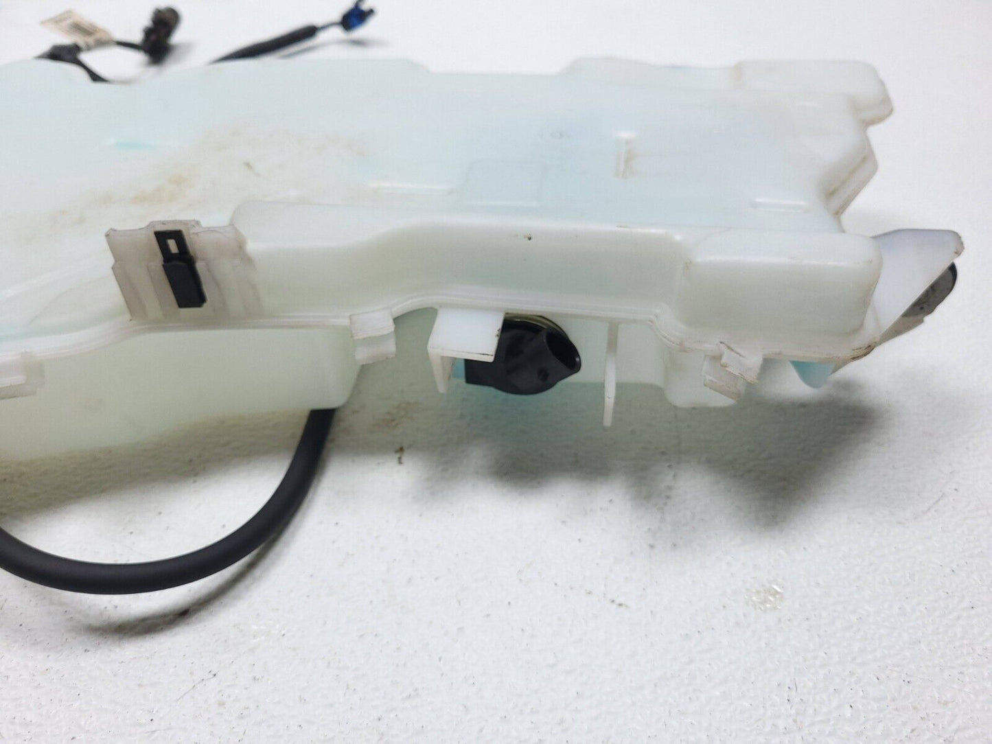 2013 - 2018 Cadillac Ats Windshield Washer Fluid Reservoir Tank 23274517 Oem✅