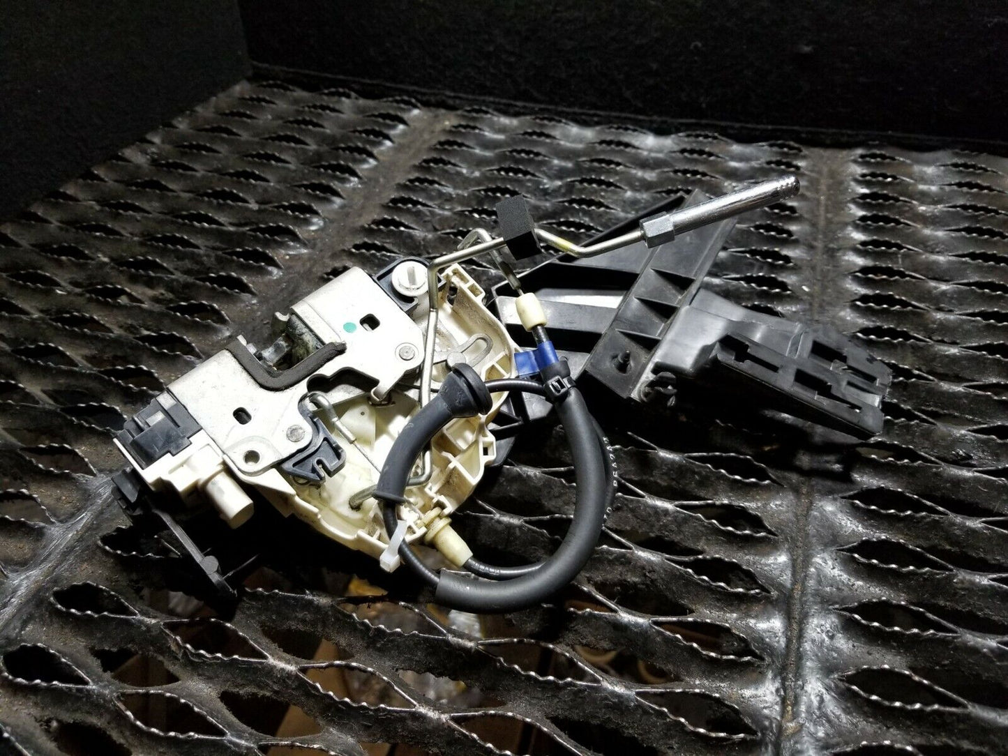 07 08 09 10 Chrysler Sebring Rear Door Lock Latch Actuator Right Pass Side OEM