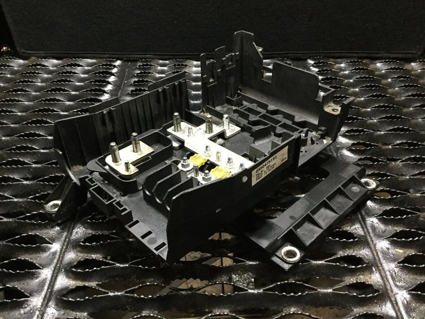 04 05 06 Porsche Cayenne 3.2l Main Fuse Relay Box OEM
