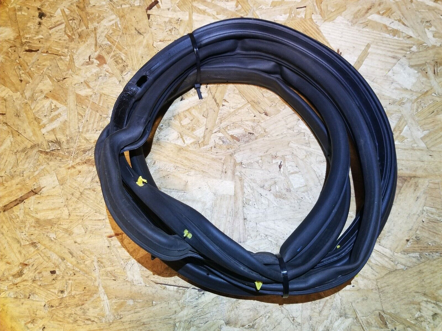 06 07 08 09 Saab 9-5 Aero Rear Left Driver Door Weatherstrip Seal OEM