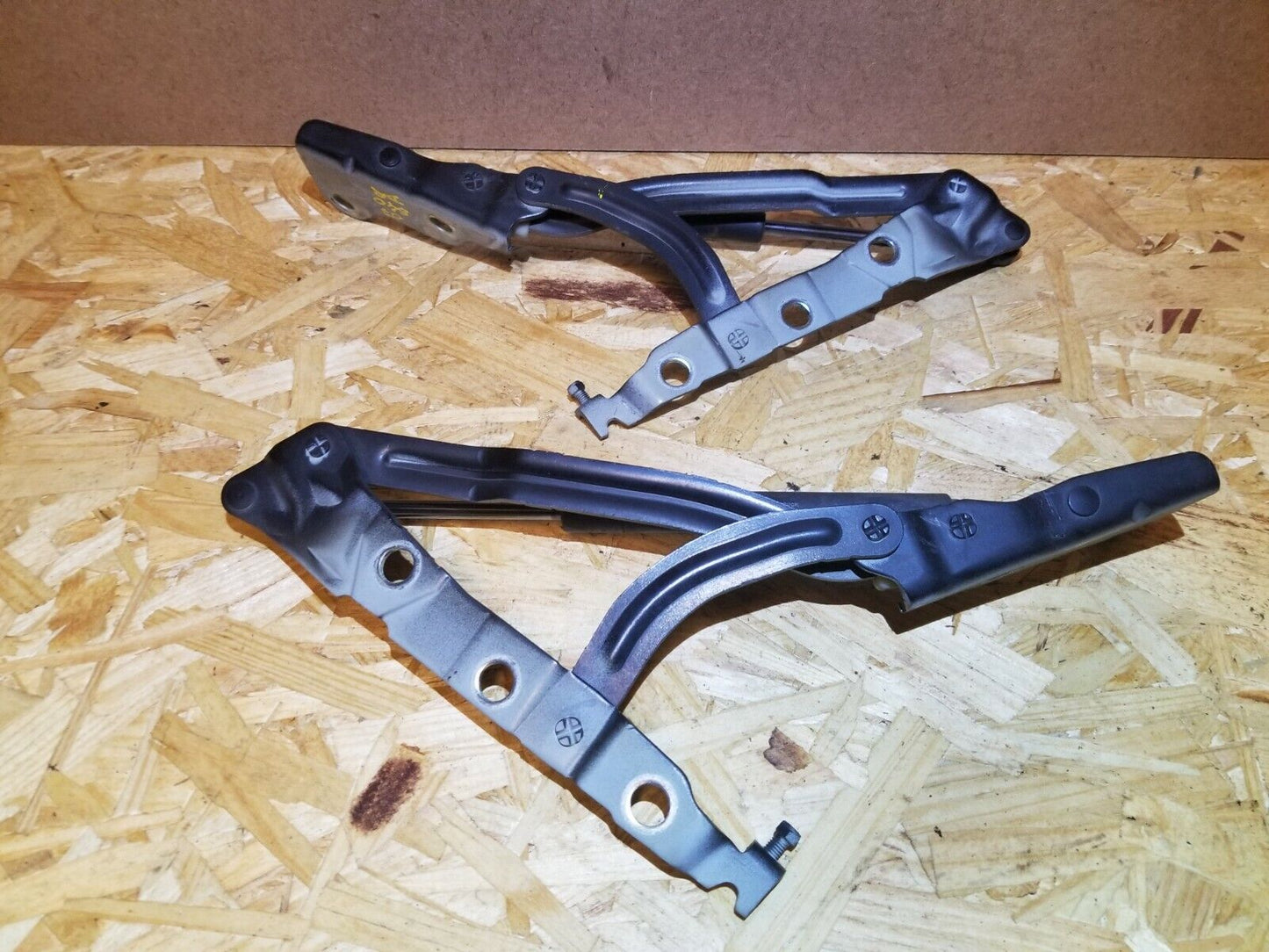 05 06 07 Volvo S40 Trunk Hinge (pair) OEM