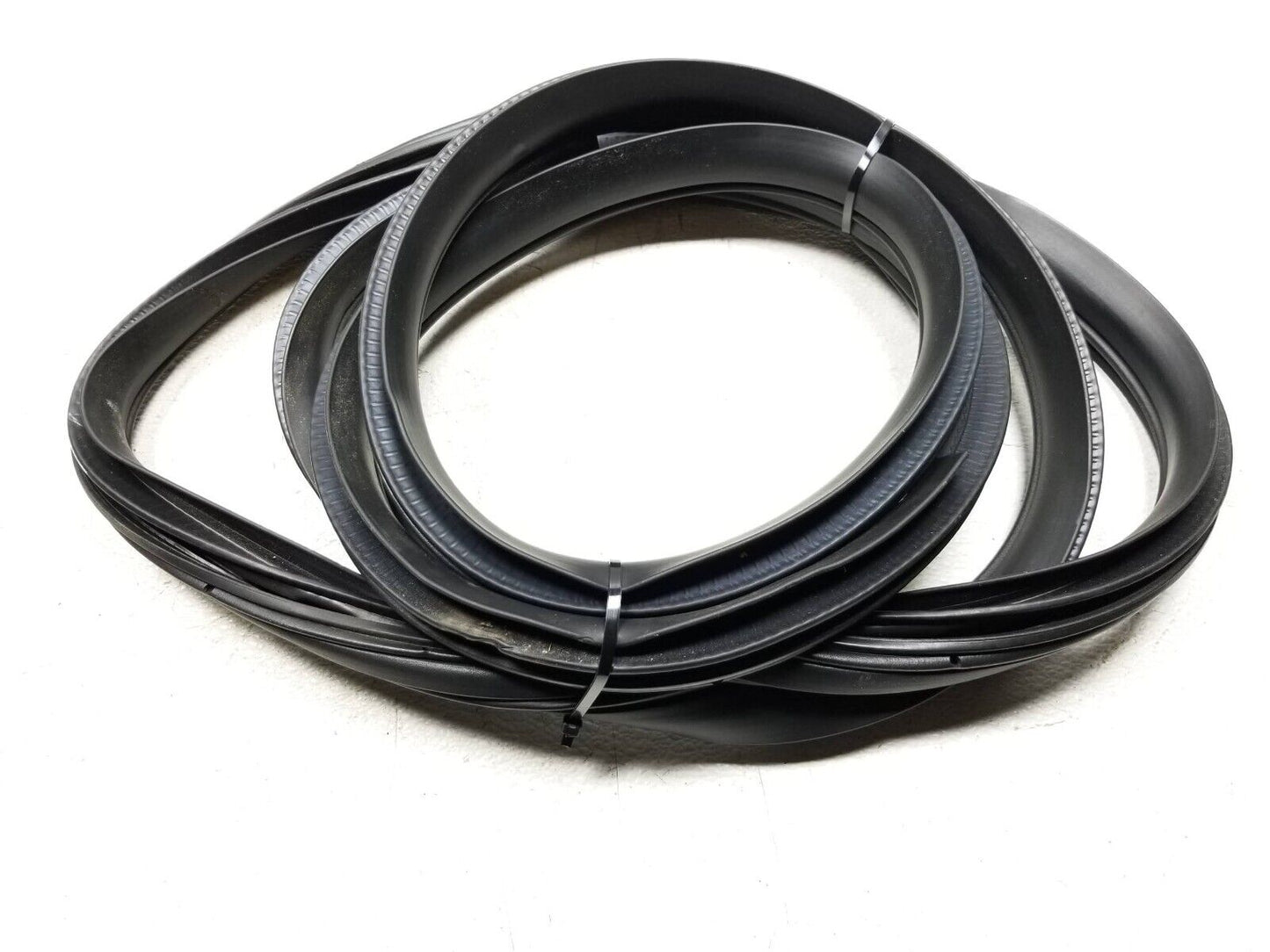 2007 - 2014 Lincoln Navigator Front Right Pass Door Weatherstrip Seal OEM
