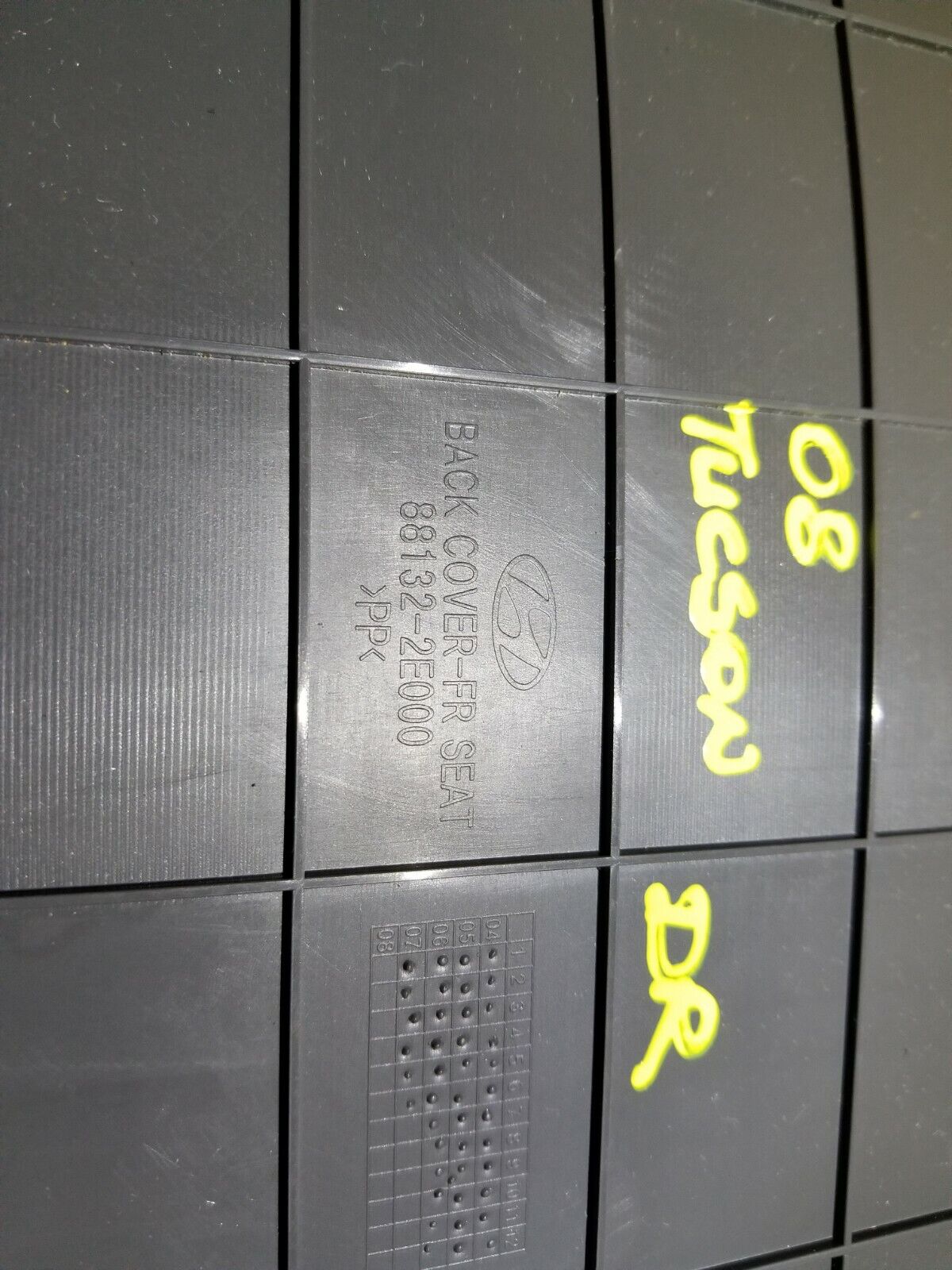 07 08 09 Hyundai Tucson Front Left Driver Seat Back Cover Trim OEM 89k