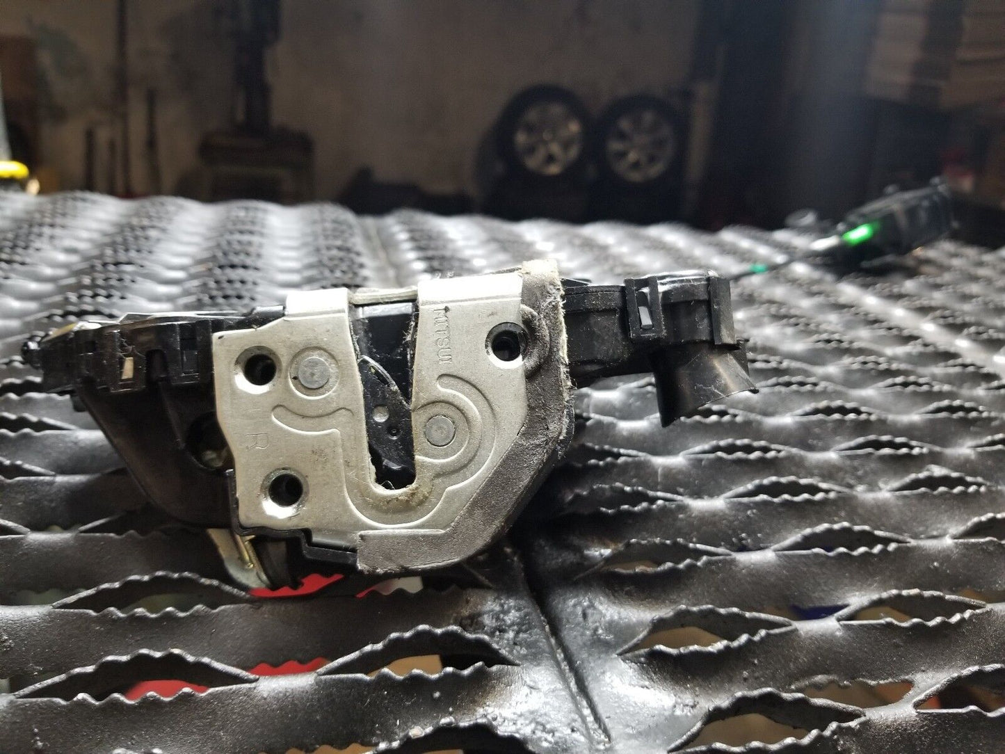 04 05 06 07 08 09 Toyota Prius Front Right Pass Door Lock Actuator W/ Handle OEM