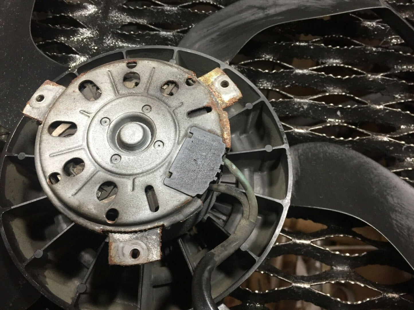 09 10 11 12 Lincoln MKS 3.7l Cooling Fan Assembly W/ Motor OEM D40
