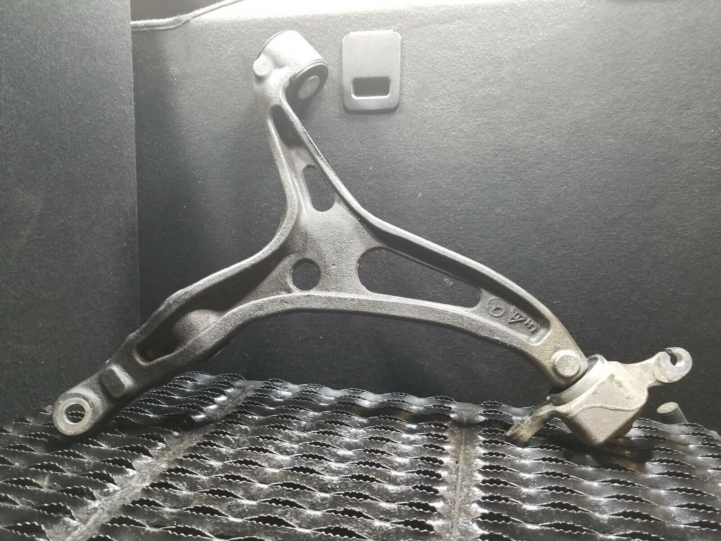 07 08 09 10 Mercedes R350 Front Left Driver Side Lower Control Arm OEM