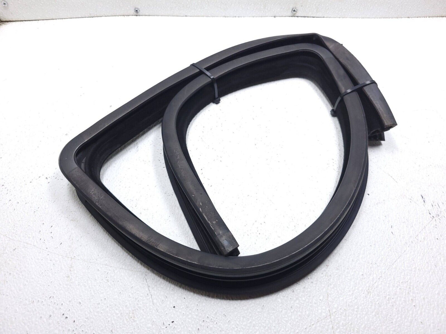 2006 - 2010 Jeep Grand Cherokee Door Weatherstrip Seal Rear Right Pass Side OEM