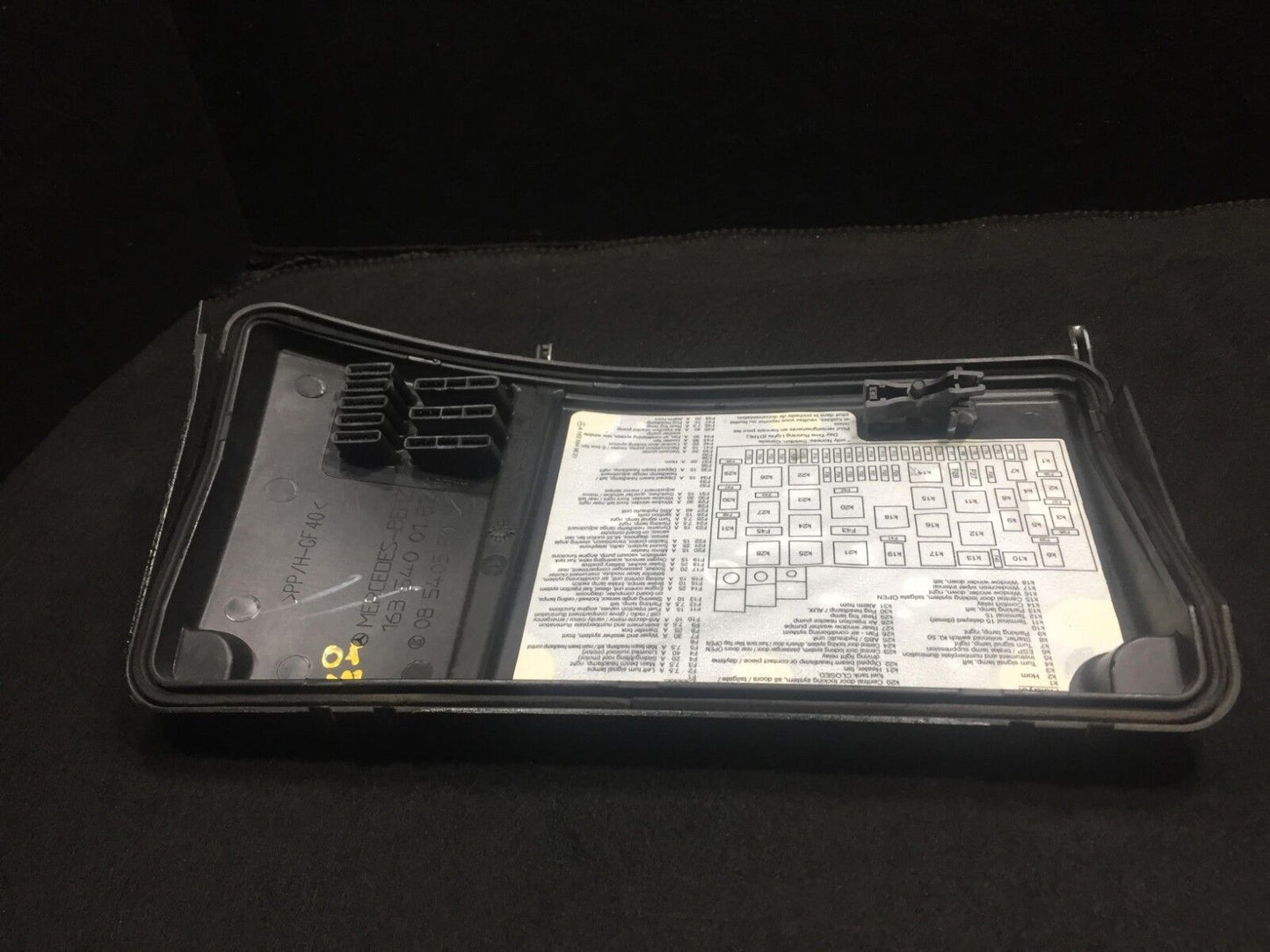 98 99 00 01 Mercedes W163 Ml320 Fuse Relay Box Cover OEM D34