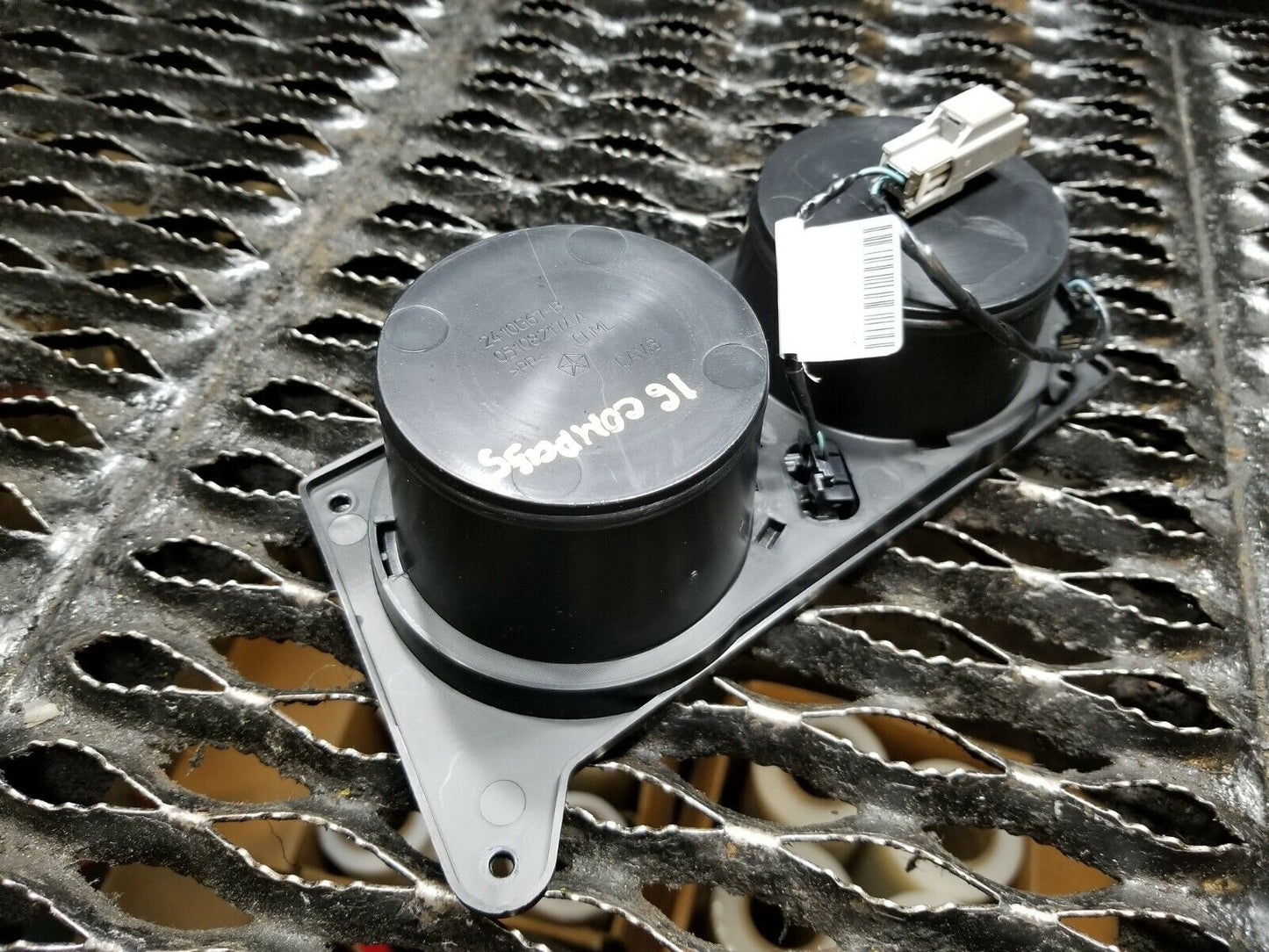 13 14 15 16 Jeep Compass Front Center Console Cup Holder Dual OEM 30k
