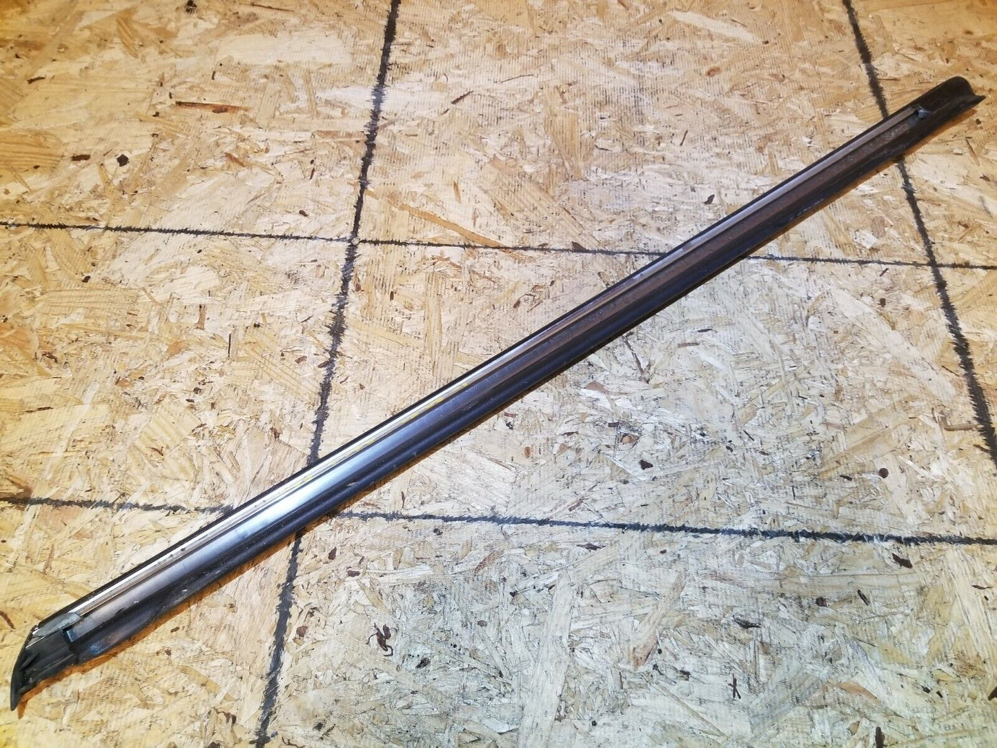 07 08 09 10 Mercedes R350 Rear Left Driver Side Window Belt Seal Molding OEM