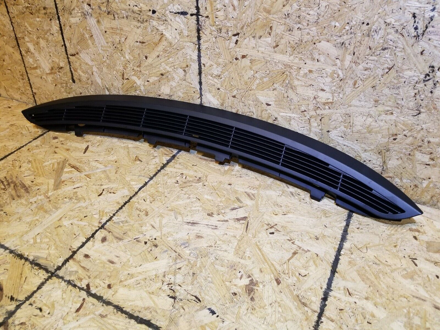 06 07 08 09 10 BMW 650i E63 Rear Back Glass Windshield Trim Vent OEM