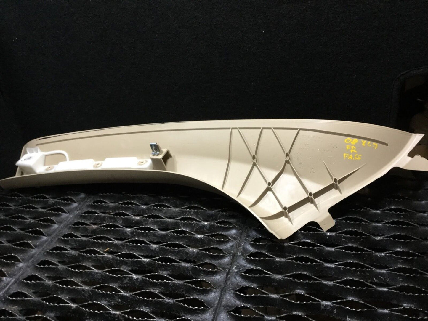 07 08 09 Suzuki Vitara Xl7 Front Right Pass Side Windshield A Pillar Trim OEM