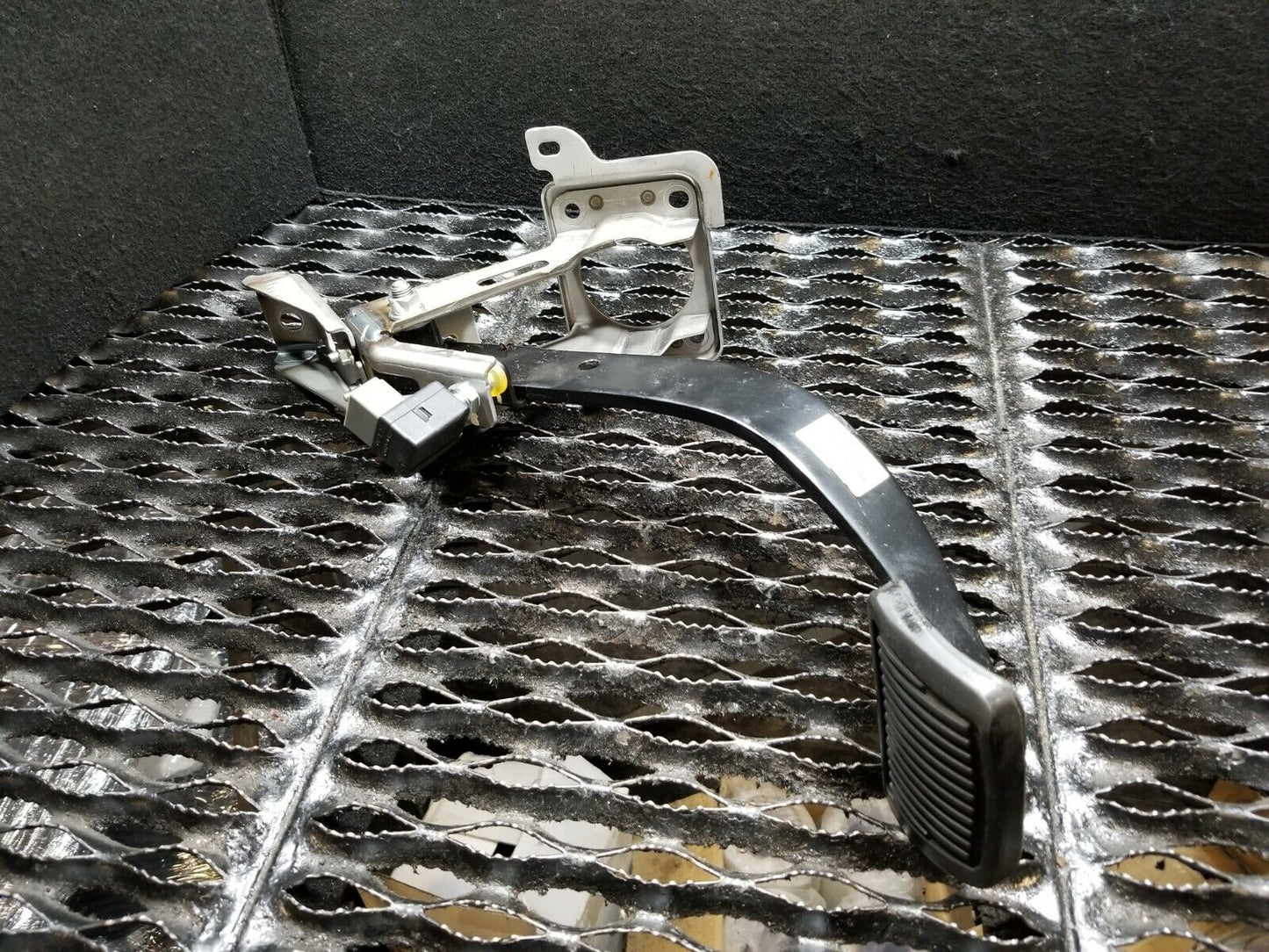 12 13 Kia Soul Brake Pedal OEM