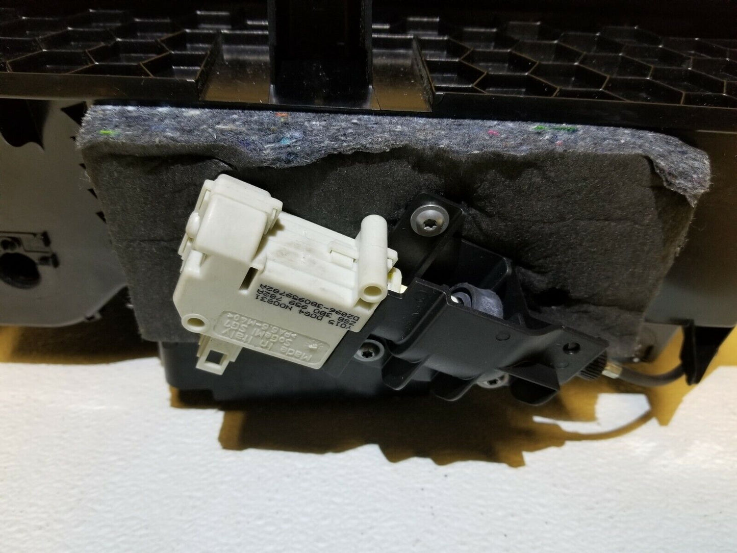 11 12 13 14 15  Audi Q7 Glove Box OEM 87k