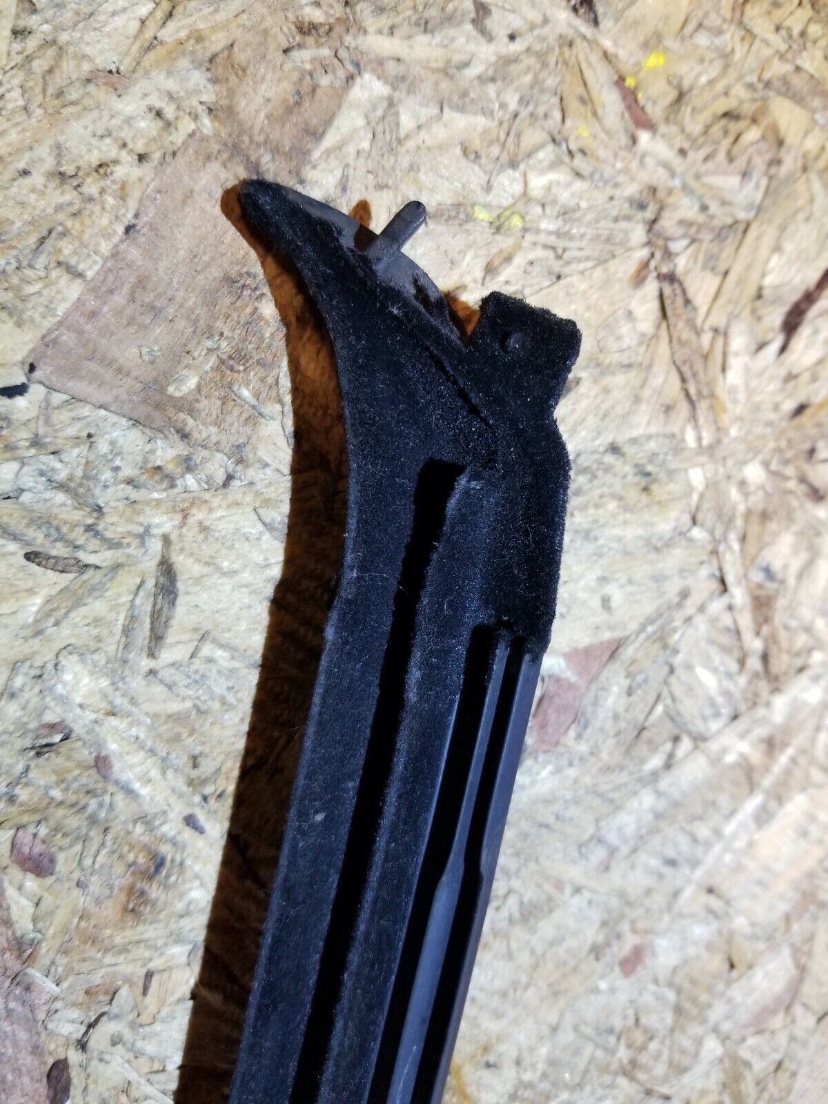05 06 07 08 09 Volvo S60 Front Right Pass Door Window Belt Seal Molding OEM