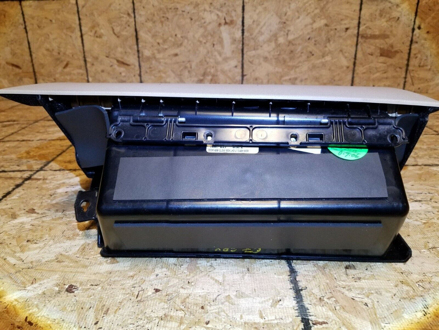 05 06 07 08 09 Cadillac SRX Dash Glove Box Storage Compartment OEM