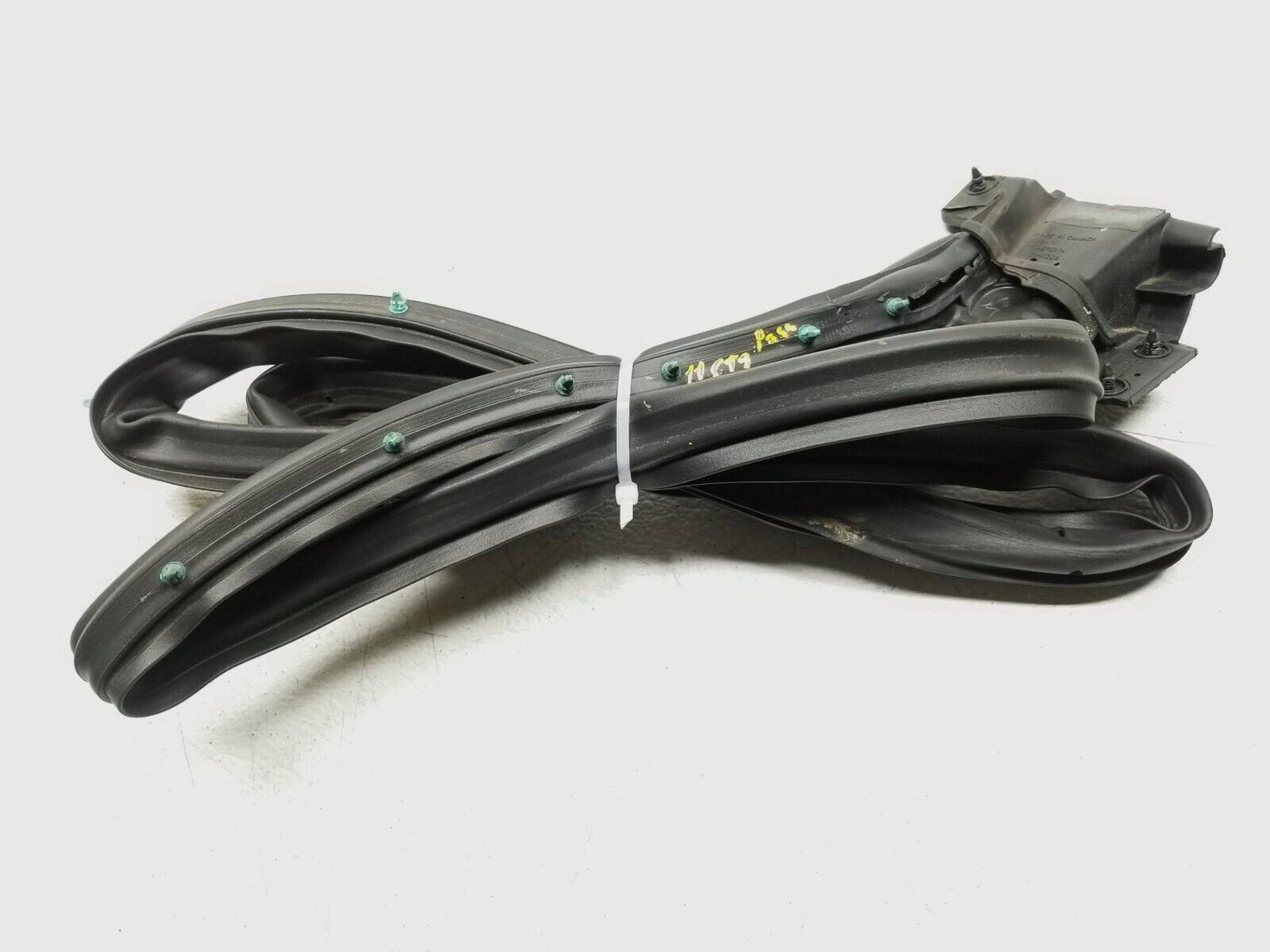 2011 - 2014 Cadillac CTS Coupe Front Door Weatherstrip Seal Pass Right Side OEM