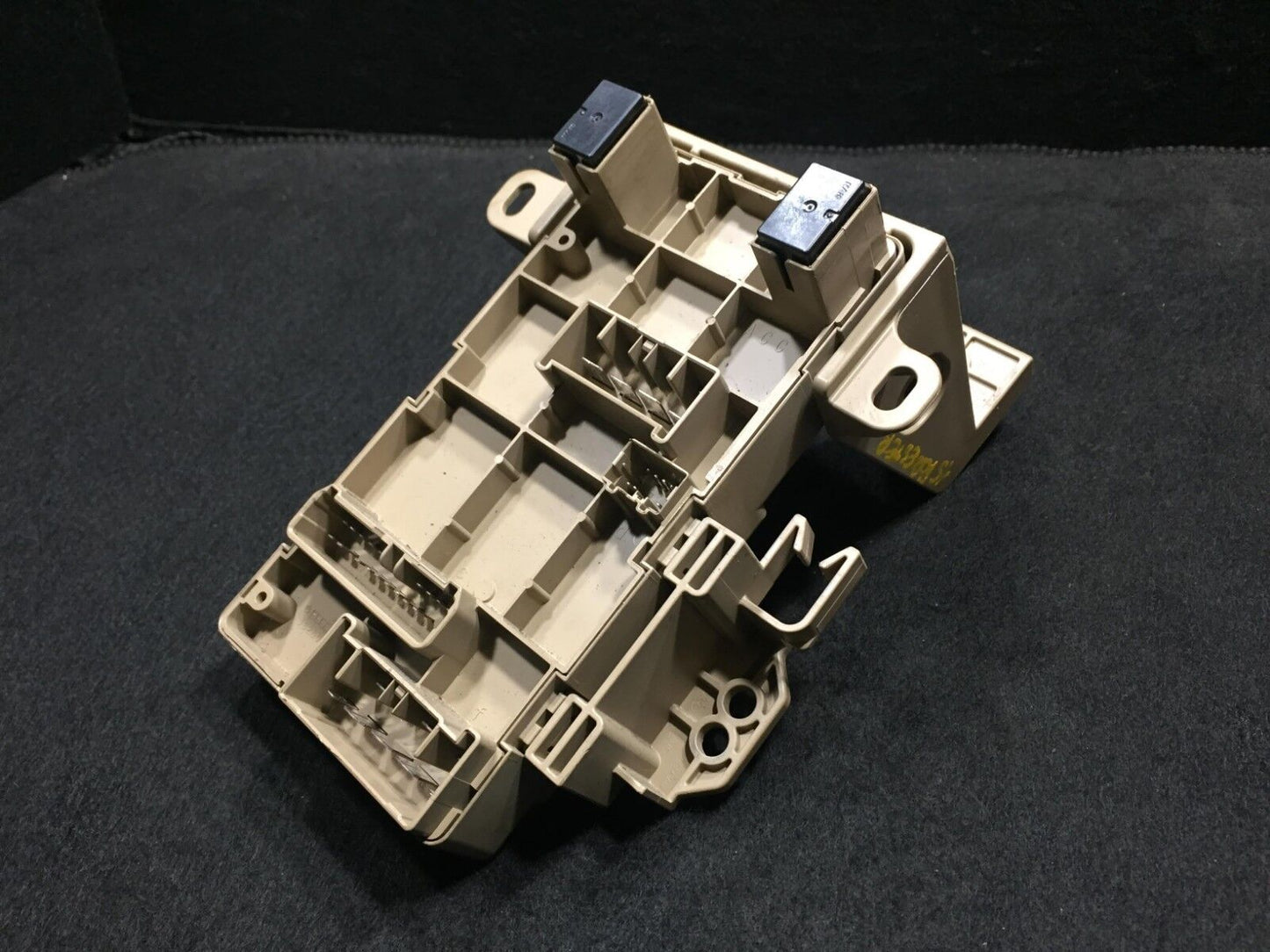 14 15 16 Subaru Forester Fuse Relay Box 82201fj110 OEM 43k