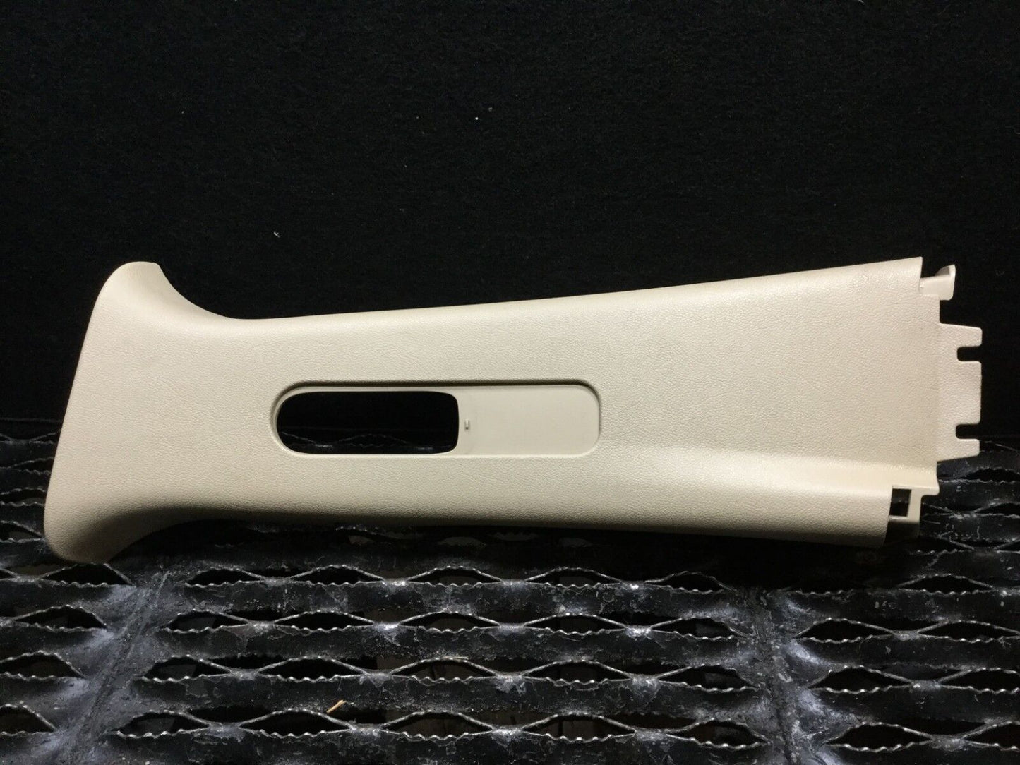 07 08 09 Suzuki Vitara Xl-7 Xl7 Left Driver Upper B Pillar Seat Belt Cover OEM