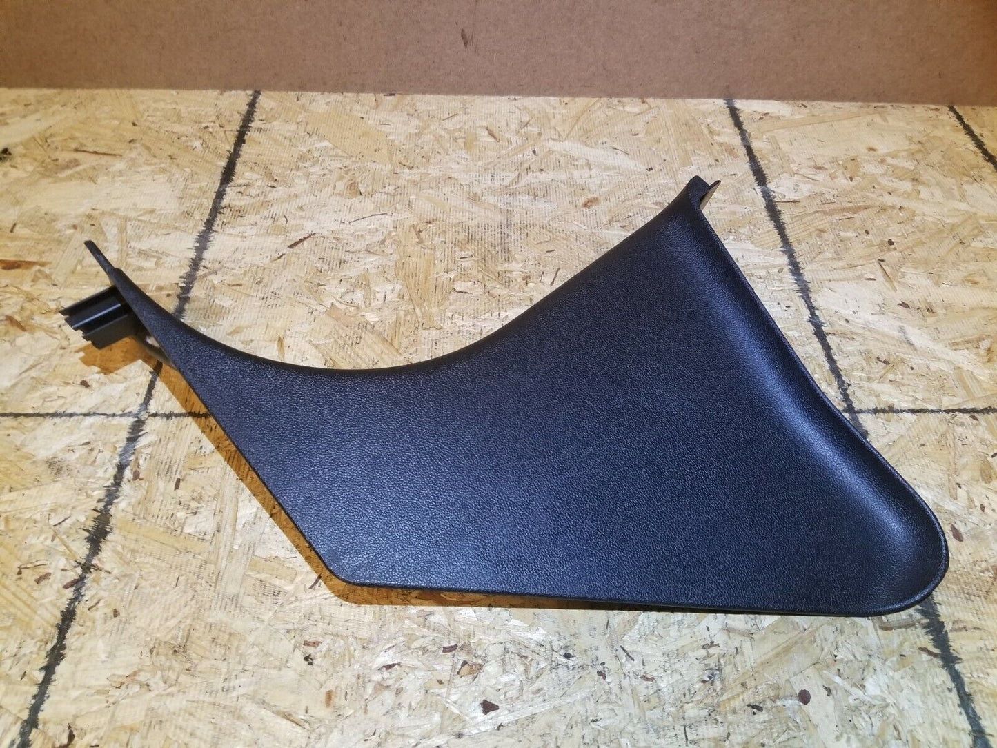 07 08 09 10 Mercedes-benz R350 Front Driver Side A Pillar Kick Panel Cover OEM
