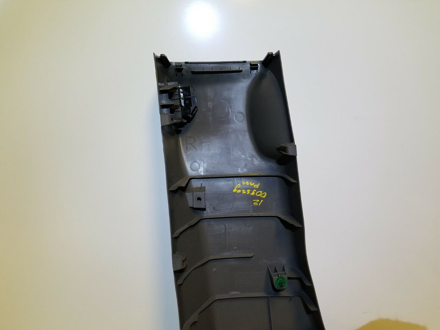 11 12 13 Honda Odyssey Passenger Side B Pillar Lower Trim OEM
