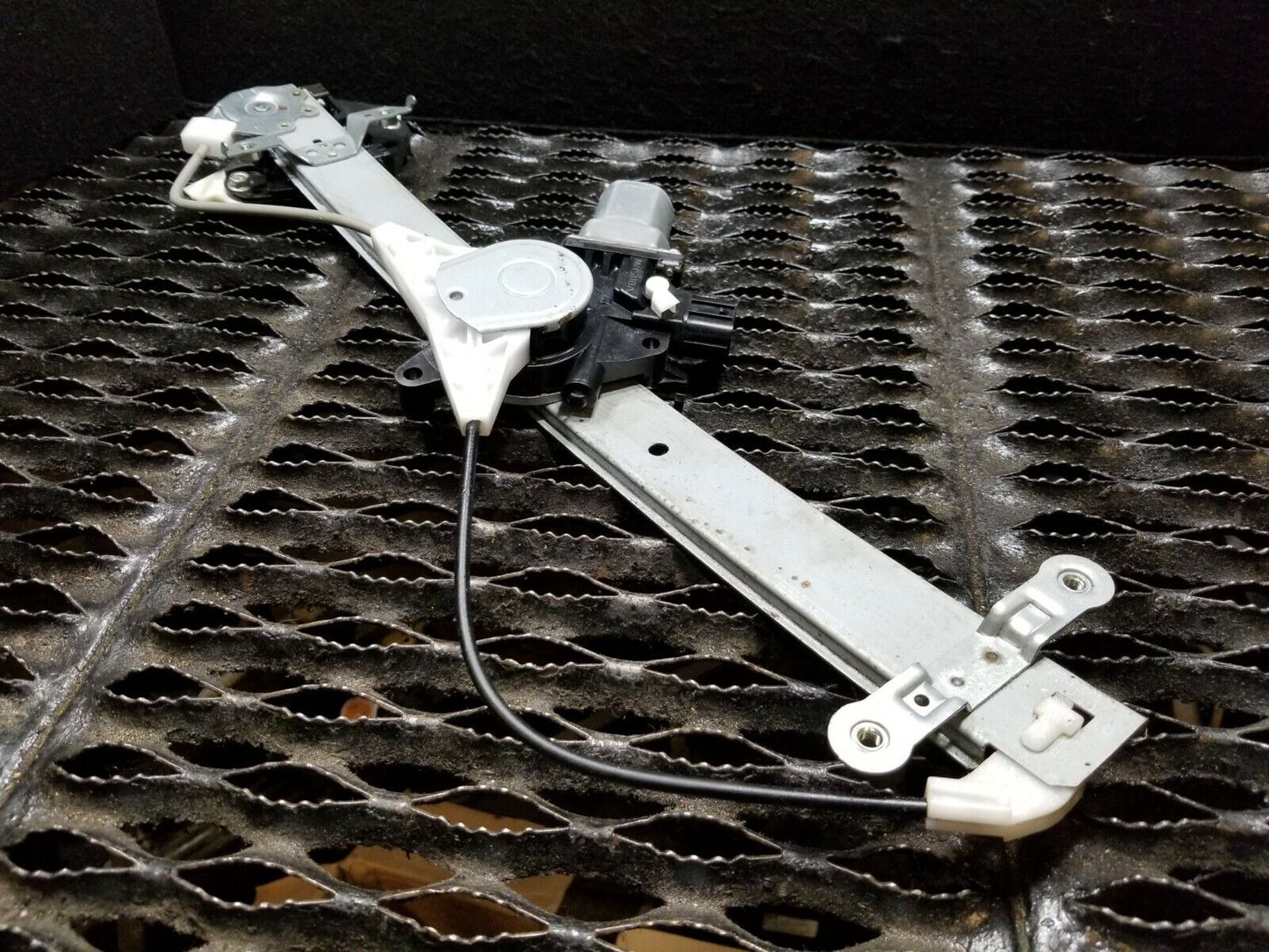 11 12 13 Subaru Forester Front Passenger Door Window Regulator & Motor OEM 33k