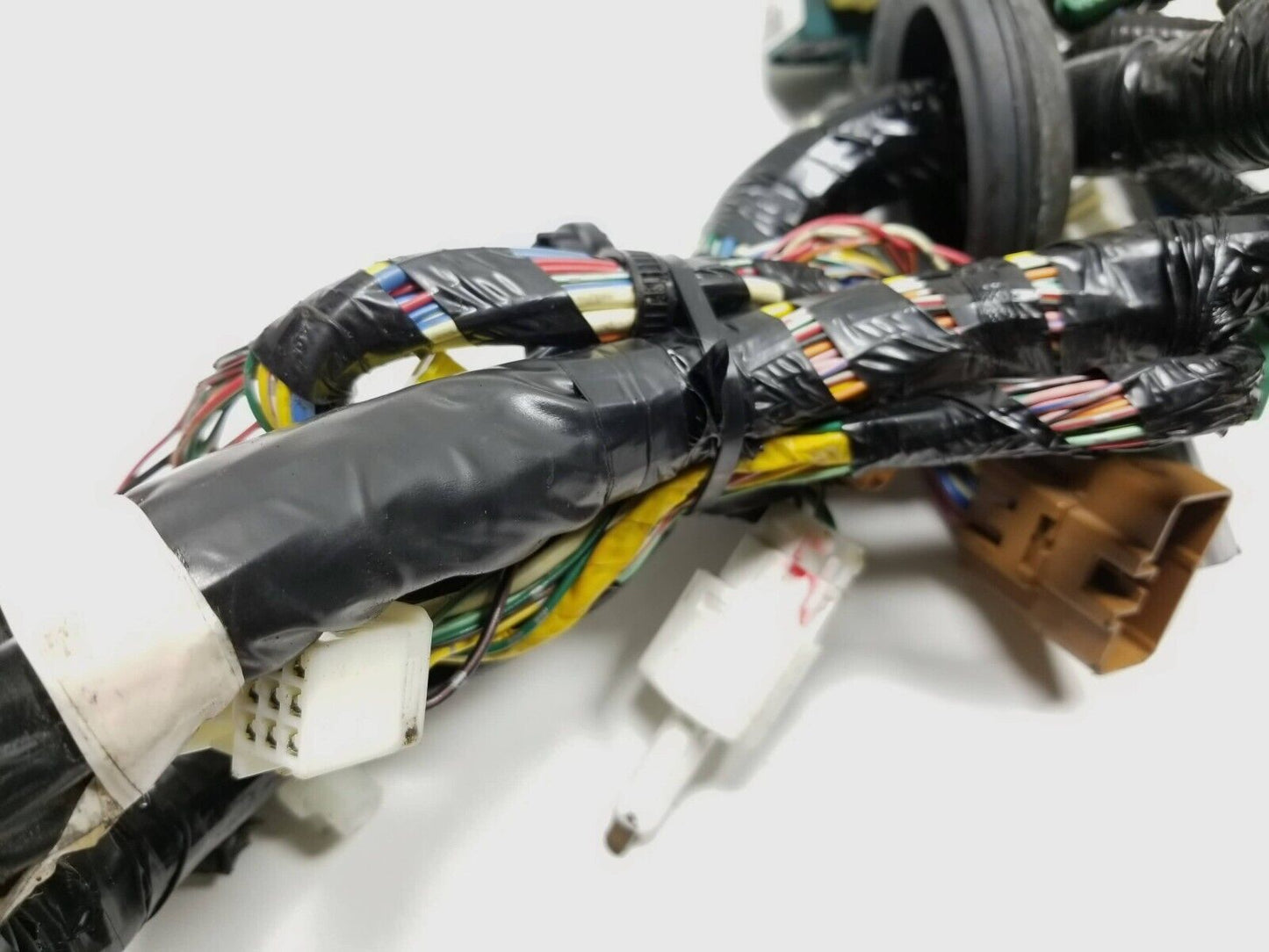 07 - 09 Suzuki Sx4 Engine Wire Wiring Harness W/ Fuse Box 2.0l OEM