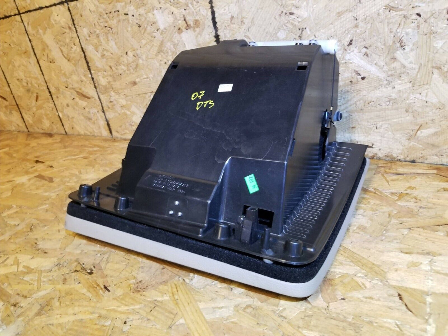 06 07 08 09 10 11 Cadillac DTS Glove Box OEM