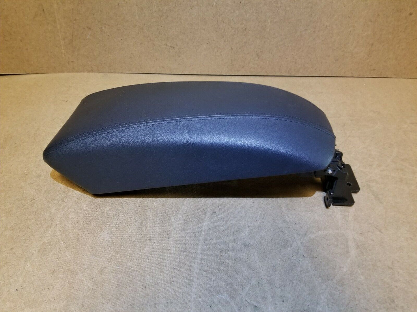 10 11 12 13 14 Hyundai Sonata Center Console Arm Rest Armrest Lid Cover  OEM 55k