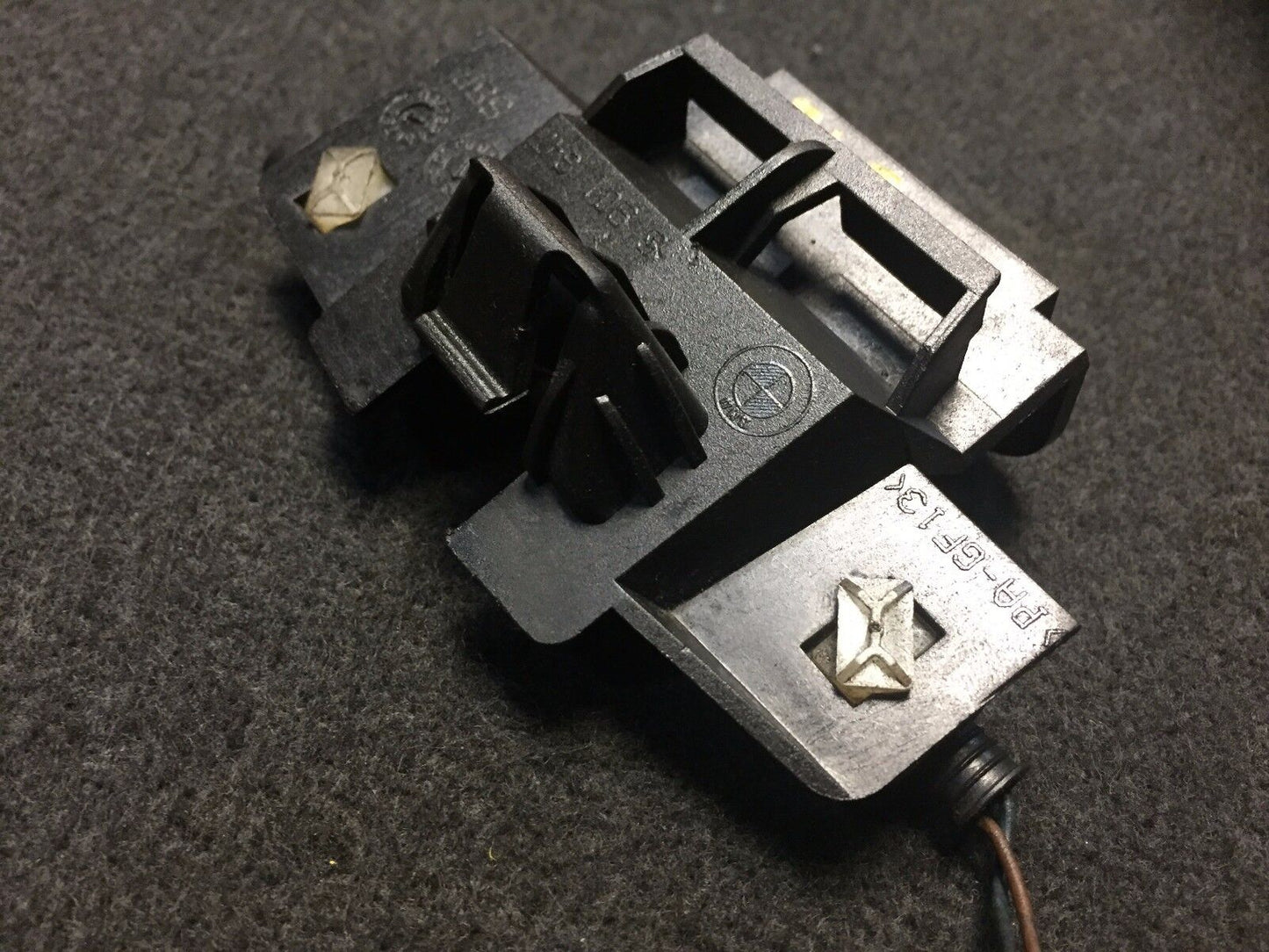 02 03 04 05 BMW E65 E66 Micro Air Housing Mount Bracket Holder 6901647 OEM