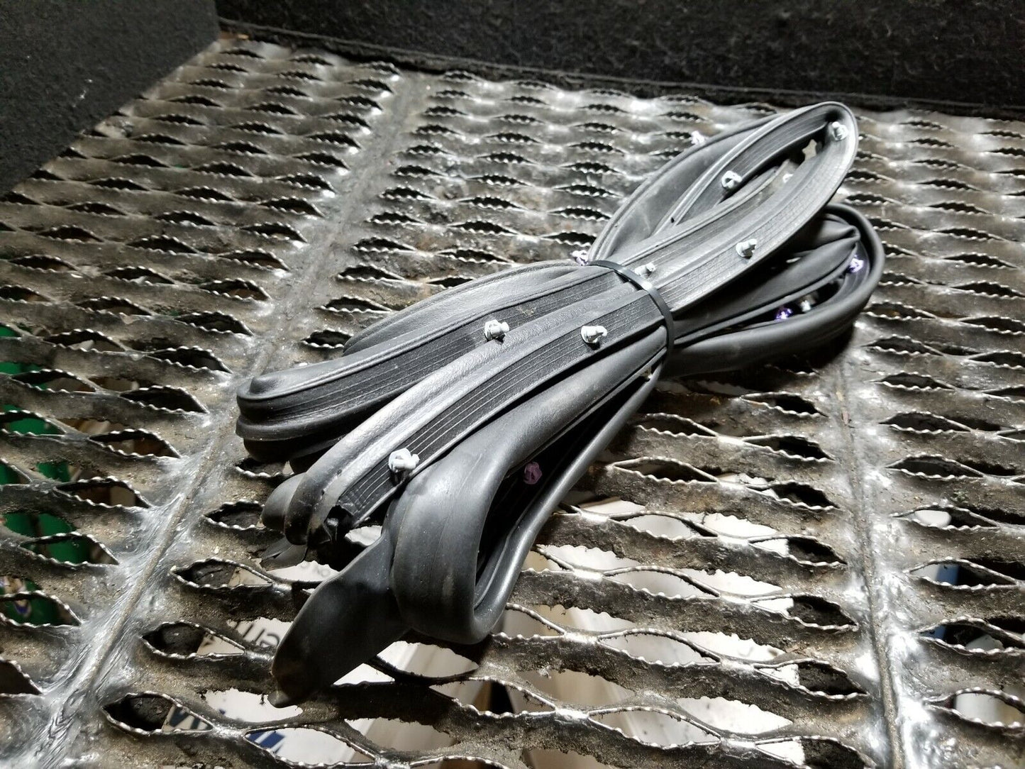 12 13 14 15 16 Jeep Patriot Rear Left Driver Door Weatherstrip Seal OEM 54k