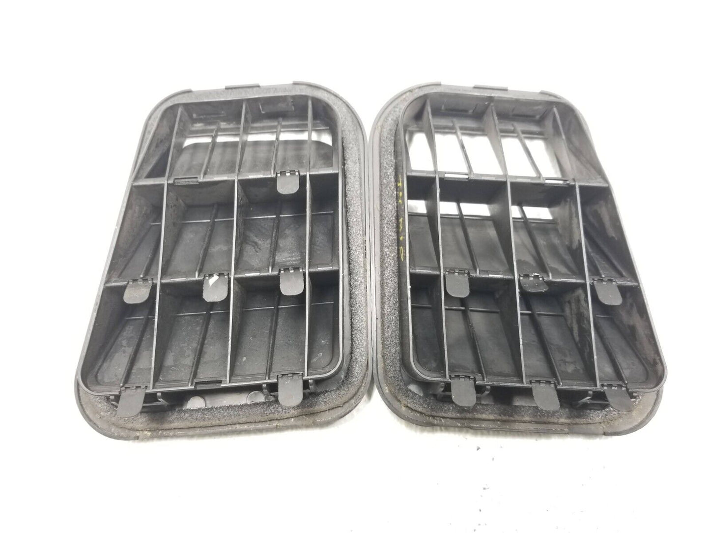 12 13 14 15 Kia Rio Quarter Panel Pressure Vent Pair OEM