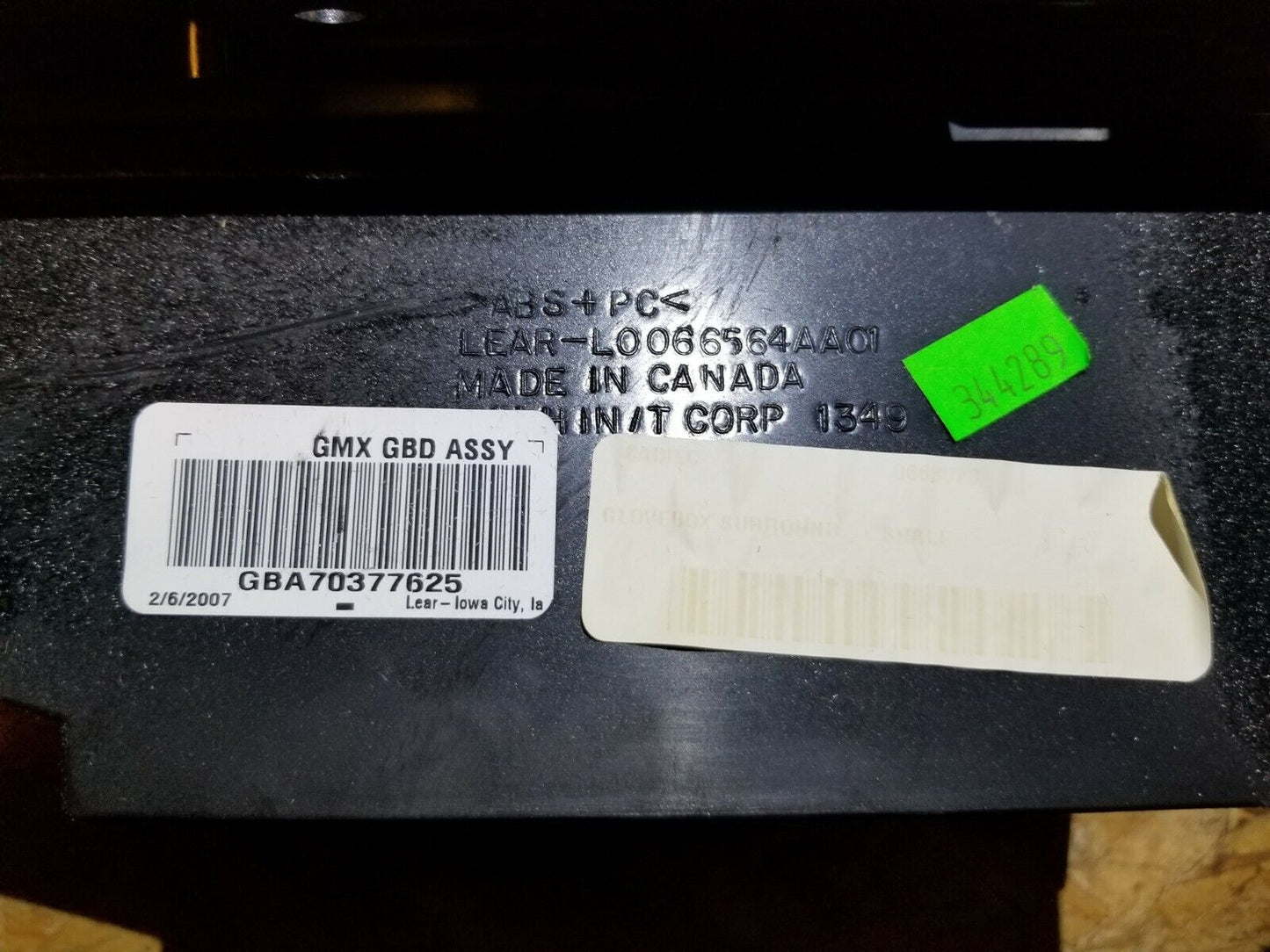 06 07 08 09 10 11 Cadillac DTS Glove Box OEM
