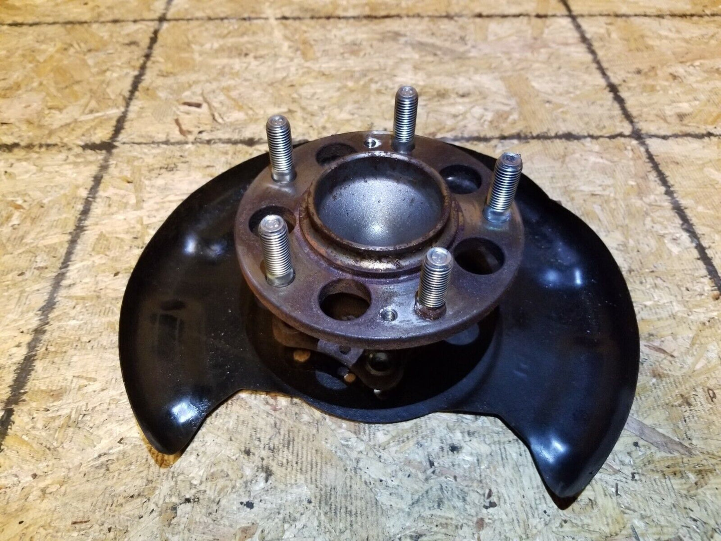 14 15 16 Kia Forte Rear Left Driver Side Wheel Spindle Knuckle Hub OEM 27k