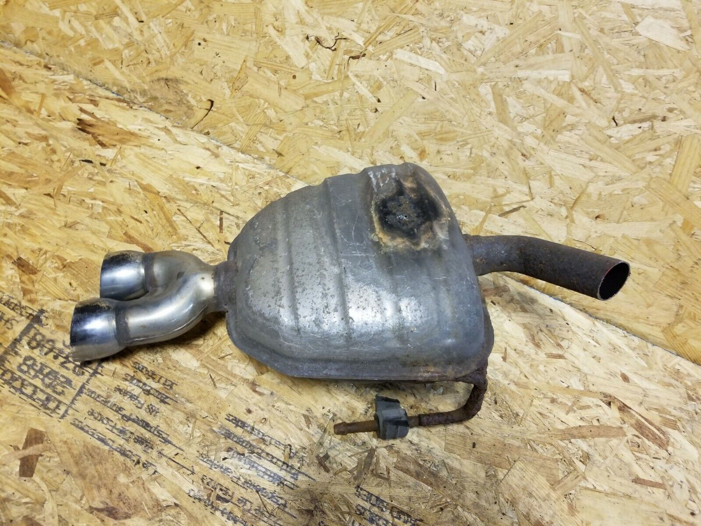 07 08 09 10 11 12 GMC Acadia Rear Right Passenger Side Exhaust Muffler Tips OEM