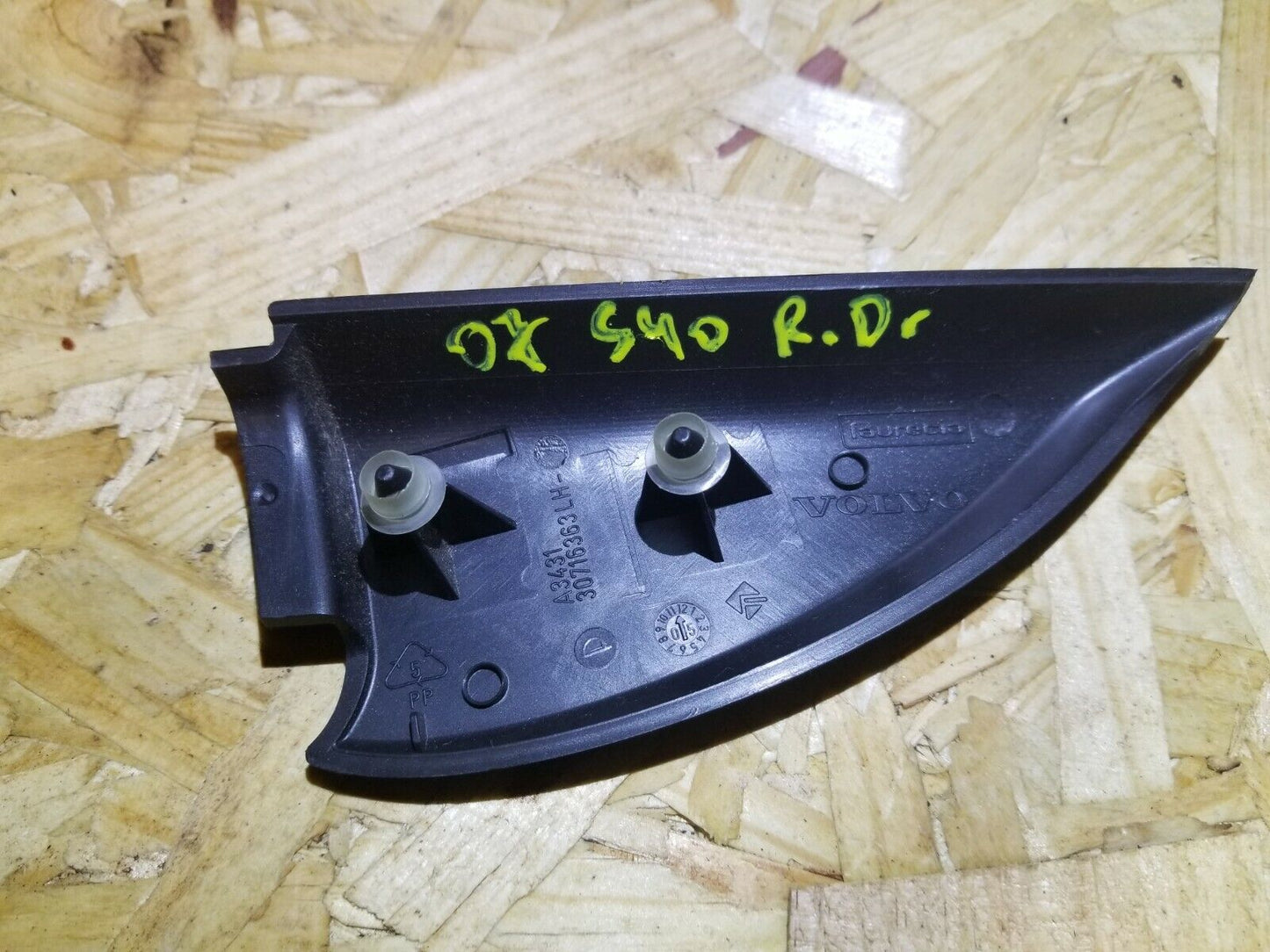 05 06 07 Volvo S40 Rear Left Driver Side Door Interior Corner Trim OEM