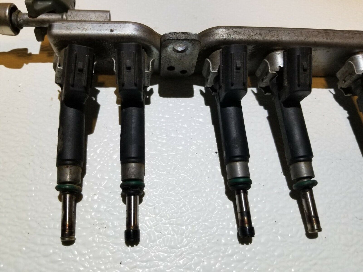 15 16 17 Nissan Versa 1.6l Fuel Rail W/ Injectors OEM