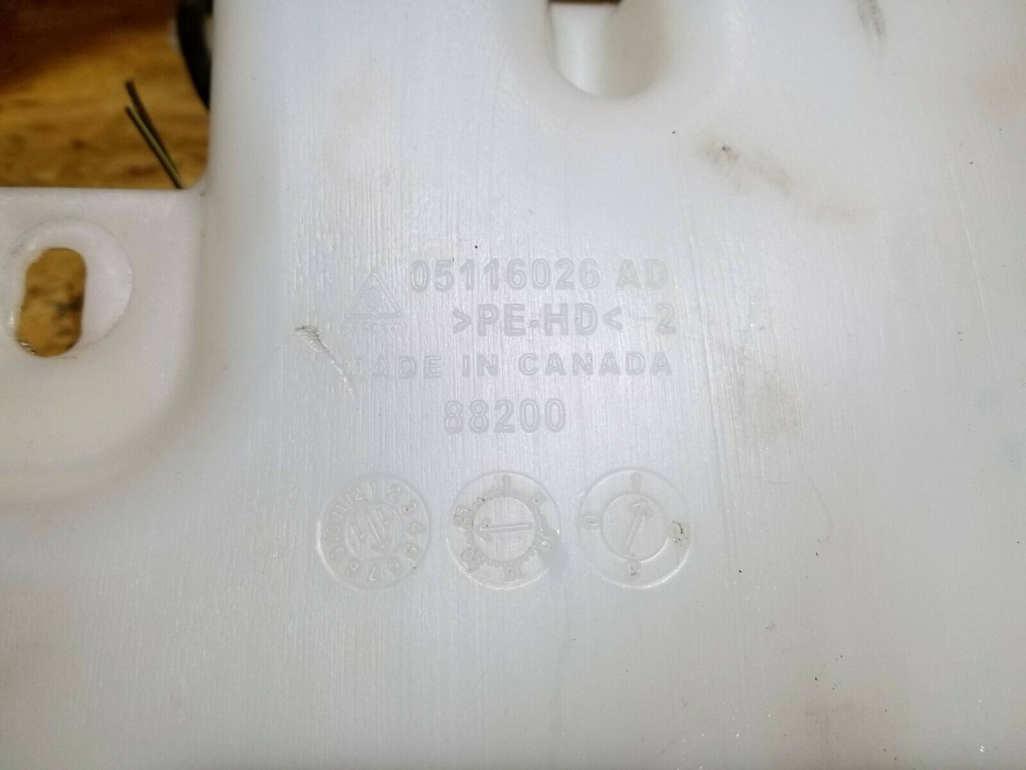 11 12 13 14 Chrysler 200s 3.6l Windshield Washer Fluid Reservoir Tank OEM