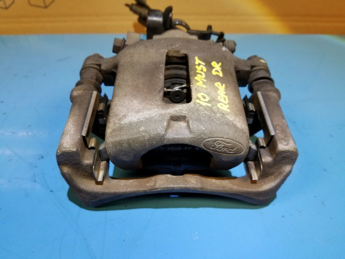 10 11 12 13 14 Ford Mustang Cabrio Rear Left Driver Side Brake Caliper OEM