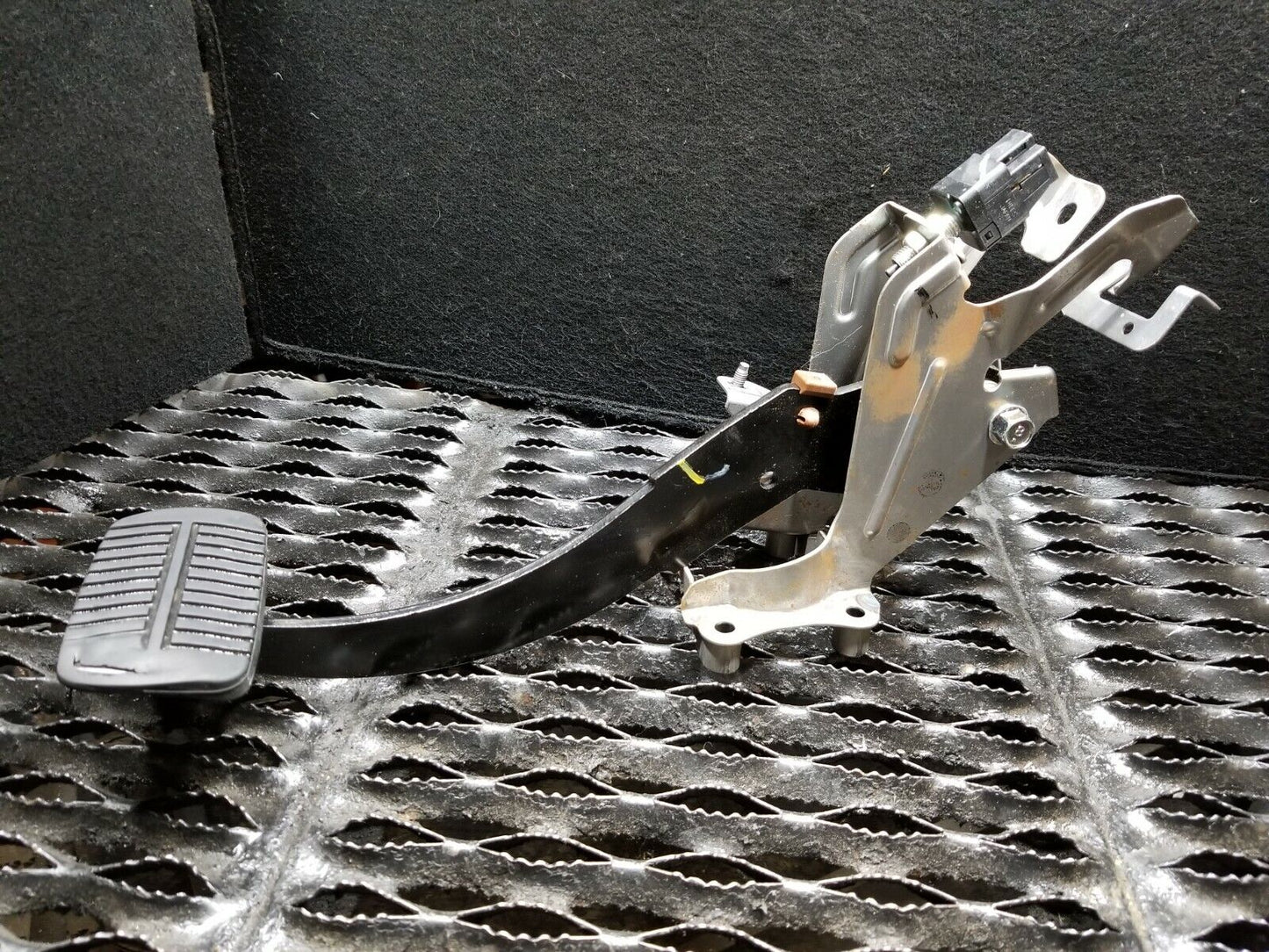 10 11 12 13 14 Subaru Legacy Brake Pedal W/ Switch Assembly OEM