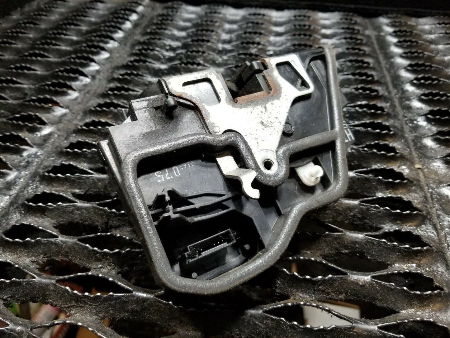 06 07 08 09 10  BMW X3 E83 Rear Left Driver Door Lock Actuator OEM D34