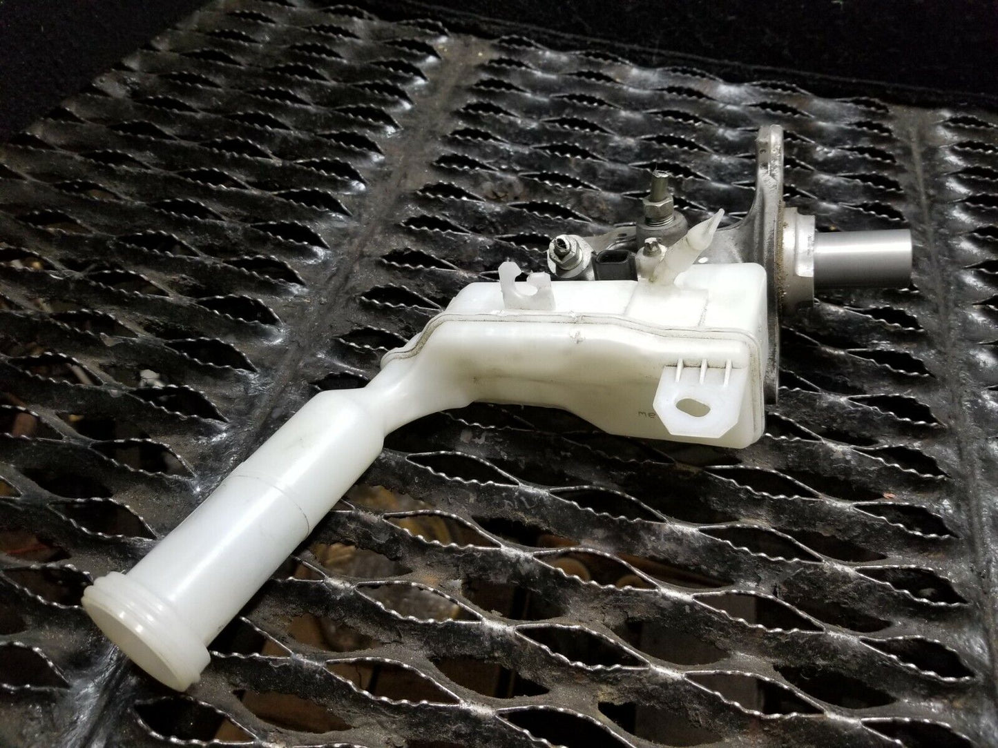 16 17 18 19 Nissan Sentra Brake Master Cylinder OEM 49k